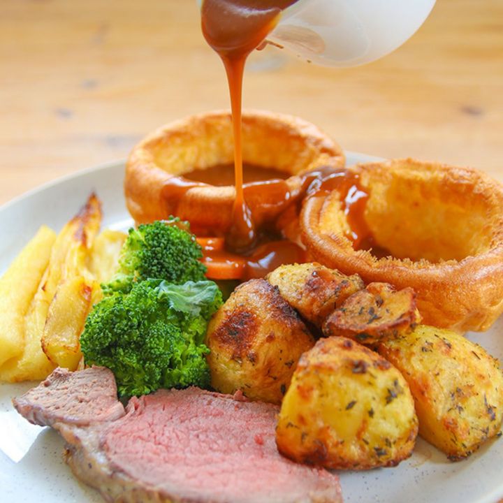 If that gravy pour doesn’t make you crave the puds, I don’t know what