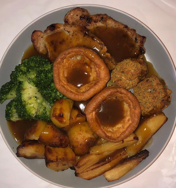 Rate my roast out of 10 👇Want to have your Sunday dinner ROASTED